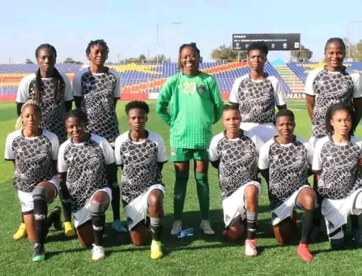 FCF Black Star de Nioki sur le terrain de foot 