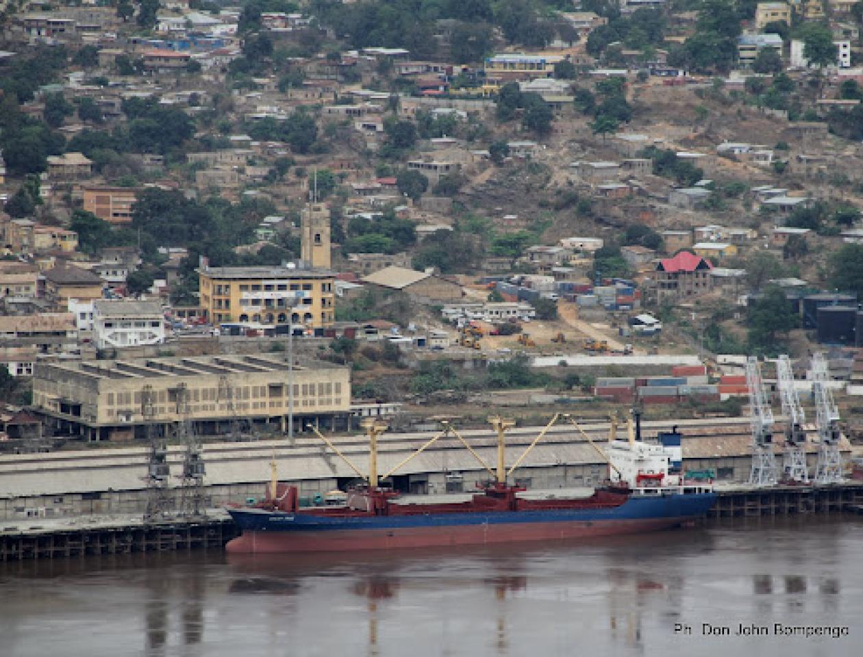 Une vue du port de Boma