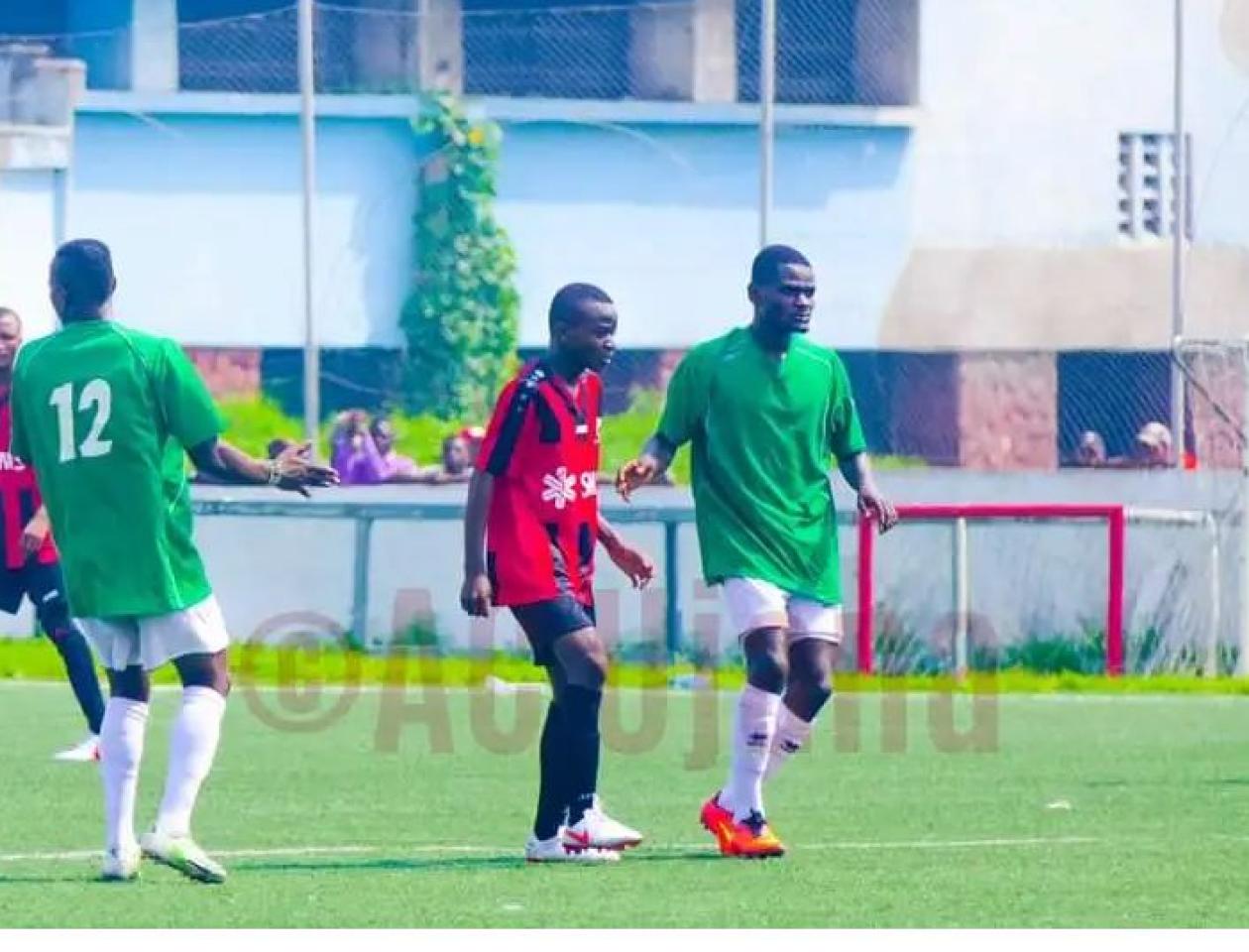 Un match du championnat de l'Entente Provinciale de Football de Kinshasa au terrain d'Ujana , photo by équipe de la communication d'Ujana. 