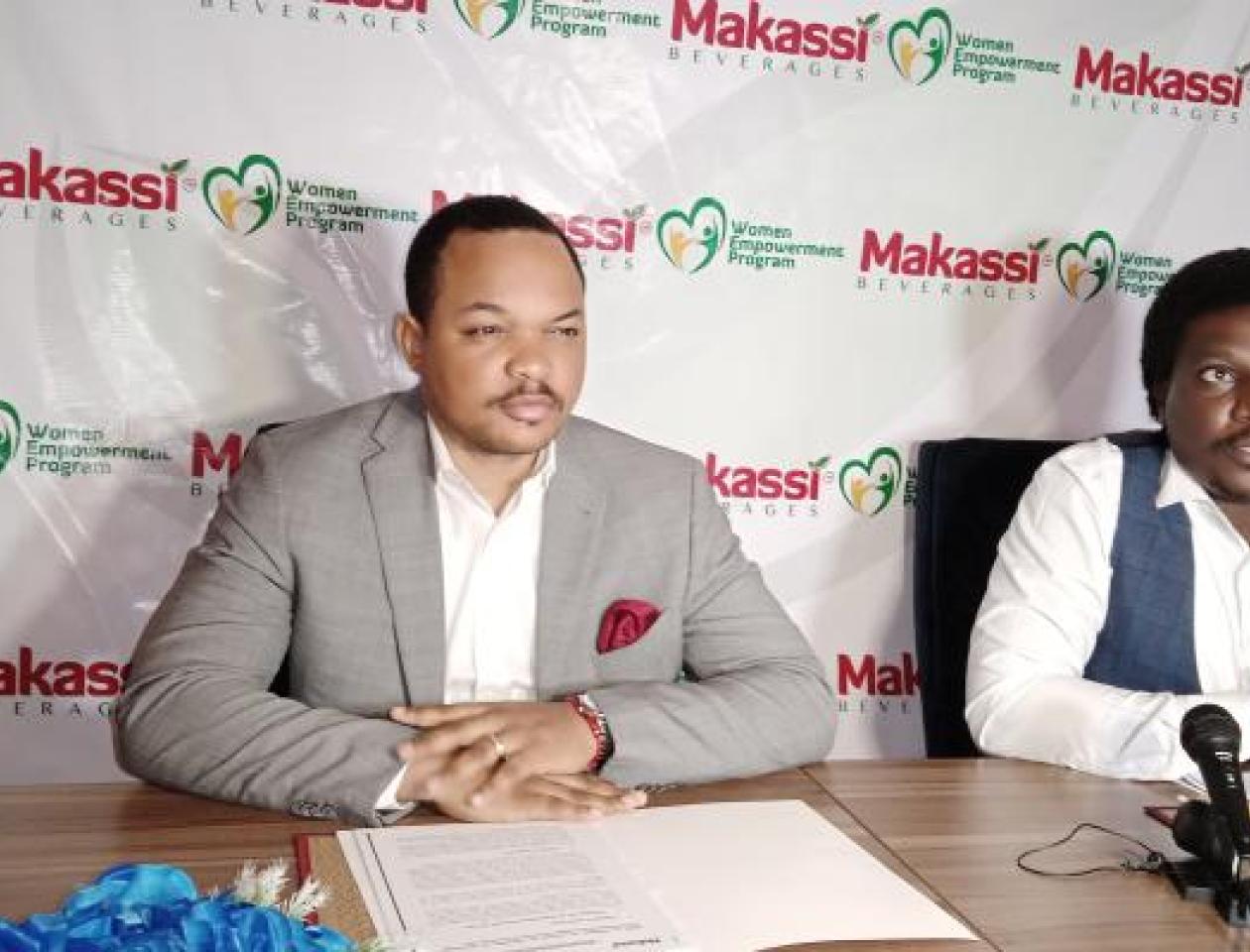Joseph Dikuta Mpalanga, PDG de l'entreprise Makassi Beverage LLC(À gauche de votre écran) 