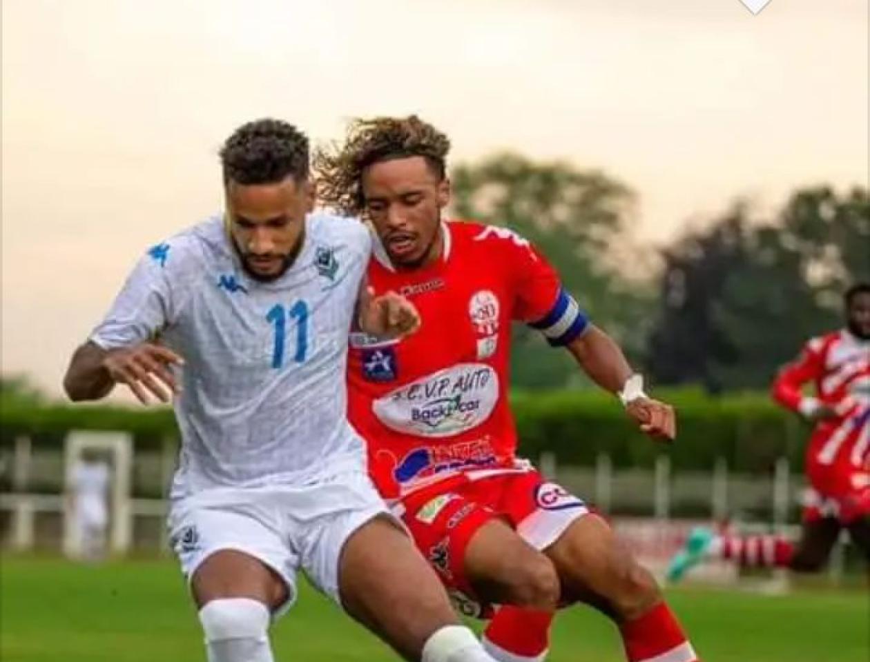 France, Ph. du match opposant le Gabon ( maillot blanc ) et l'l'Olympique Saint-Quentinois( maillot rouge) 
