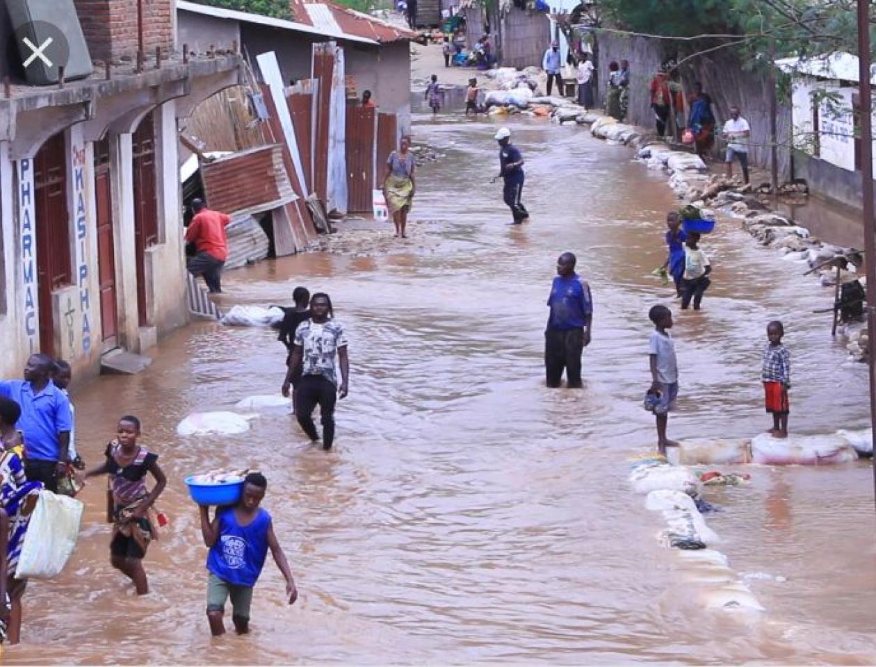 Inondation à Uvira, la population en train de se démerder 