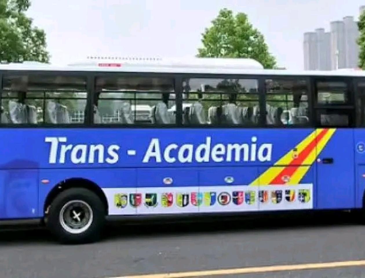 Un bus de la société de transport « Transacademia »