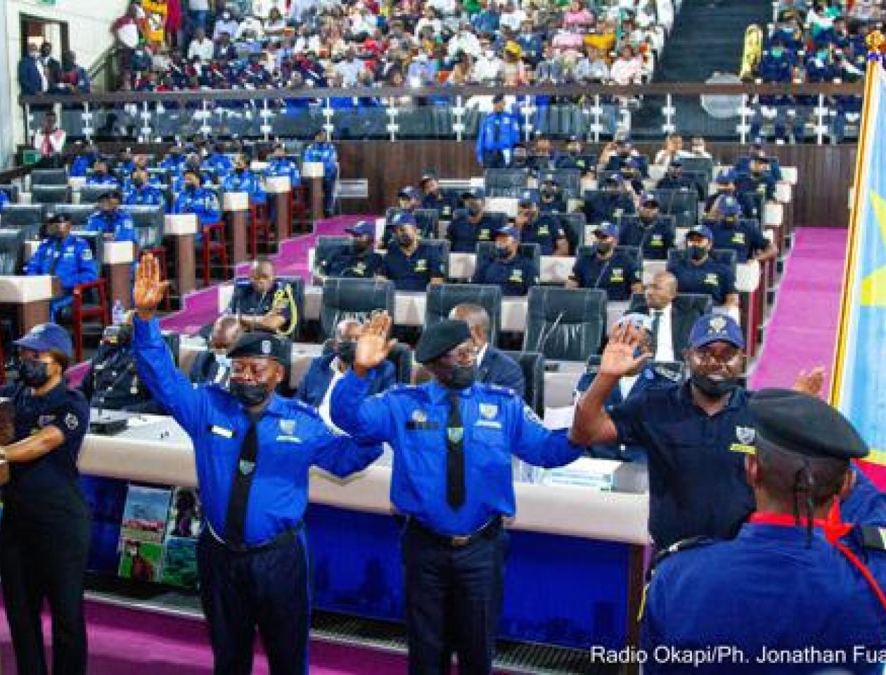 Une vue des inspecteurs de la PNC prêtant serment en qualité d'OPJ à compétence générale, devant le procureur de la république près le TGI de Kinshasa/Gombe et l'assistance. Le 21 octobre 2021.Ph. Radio Okapi