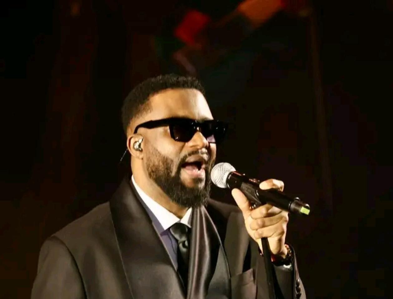 Fally Ipupa lors de sa prestation au Festival de la Francophonie à Paris en France, vendredi 4 octobre 2024. 