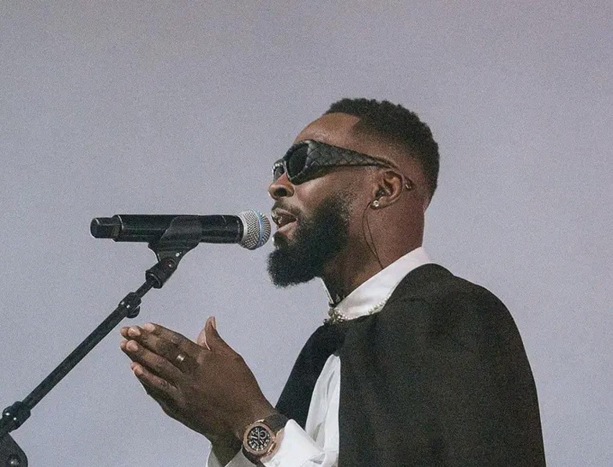 Le chanteur Congolais Héritier Watanabe lors d'un concert. 