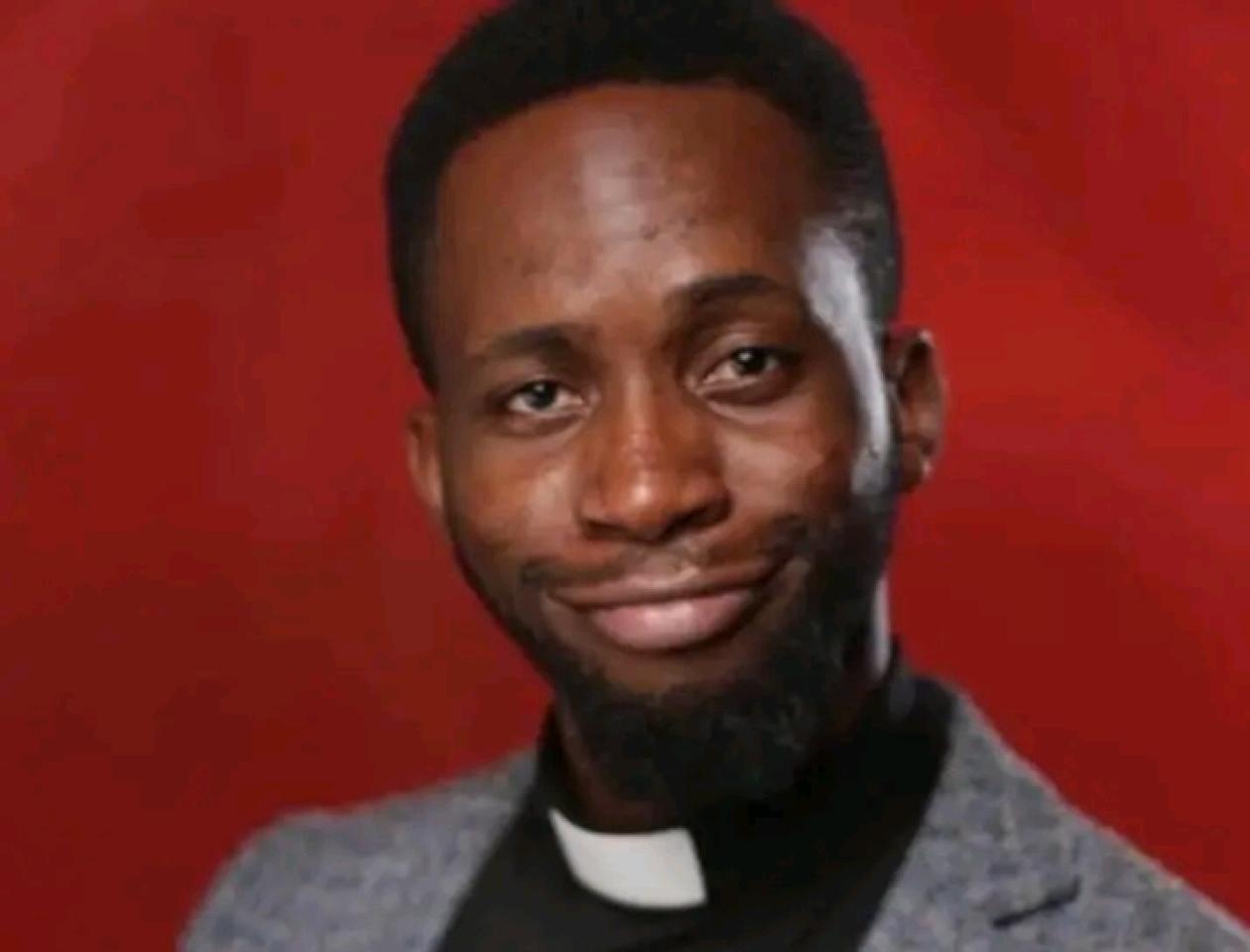 L'humoriste congolais Herman Amisi. 