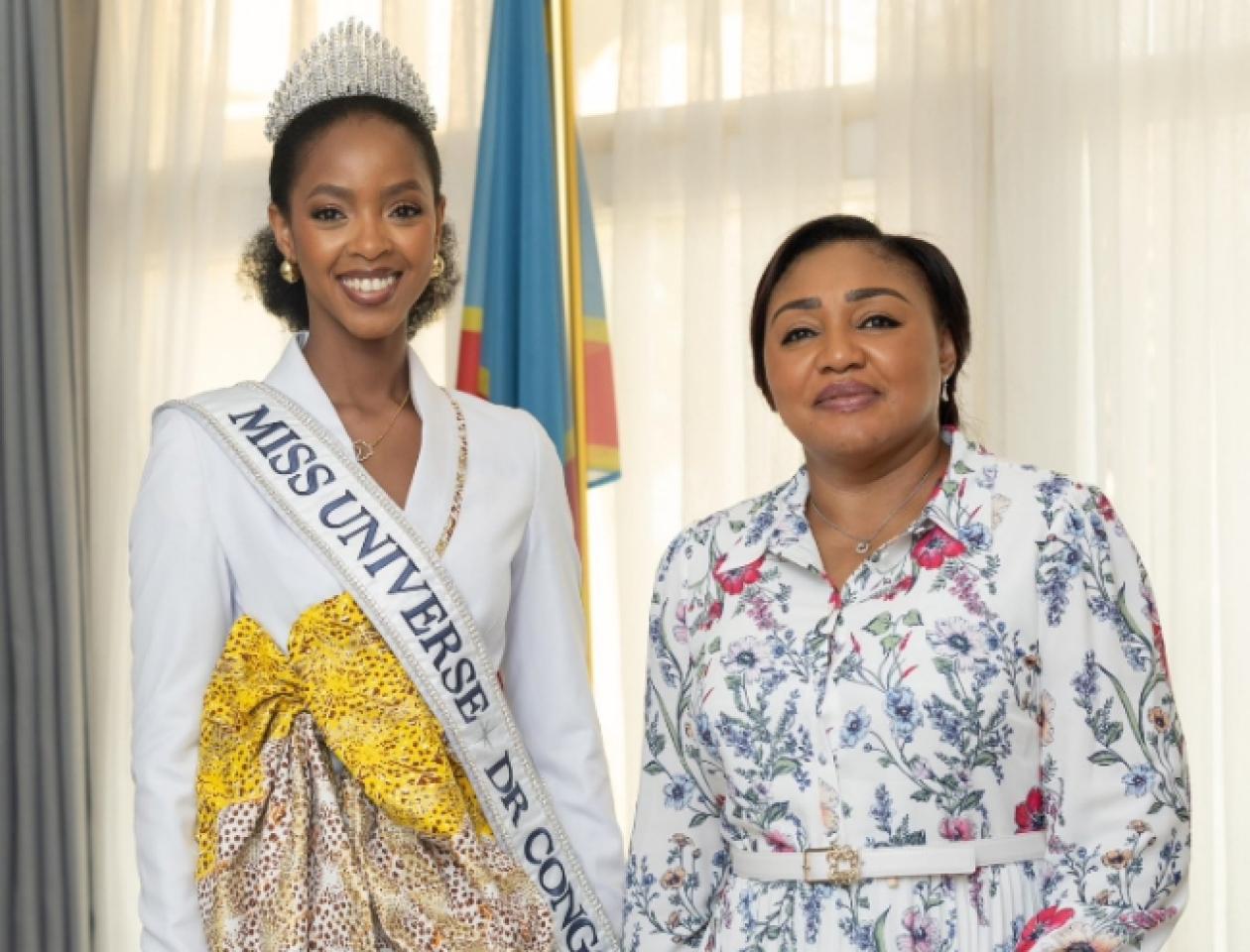 Ilda Imani, candidate de la RDC au concours "Miss Univers" lors de sa rencontre avec la première Dame de la République, Dénise Nyakeru. 