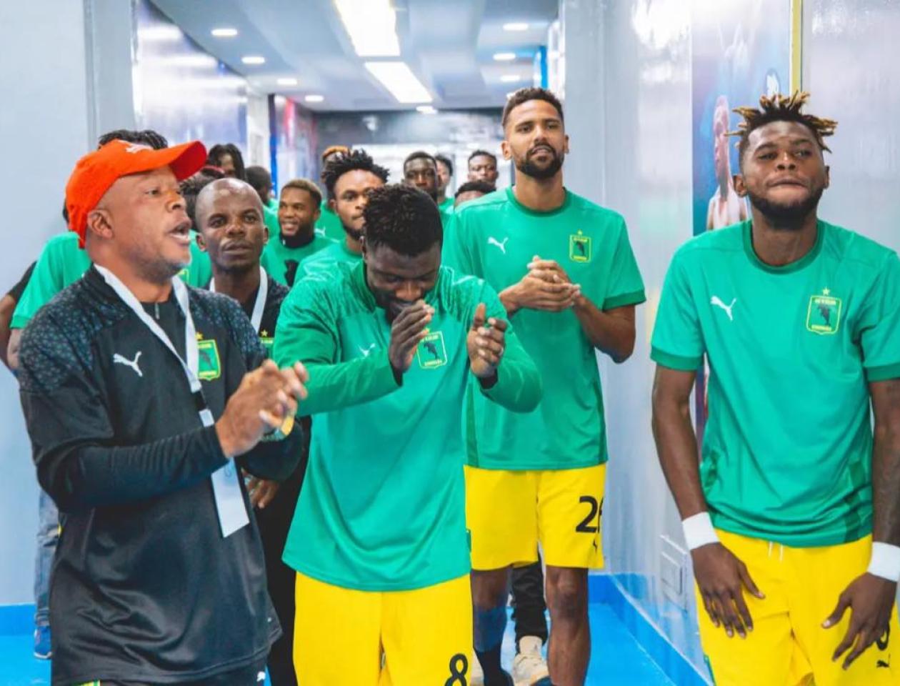 Les joueurs de Vita Club en train de chanter au couloir du stade Tata Raphael 
